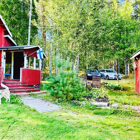 Lodge Paratiisi Maan Paeaellae! Sarkisalo